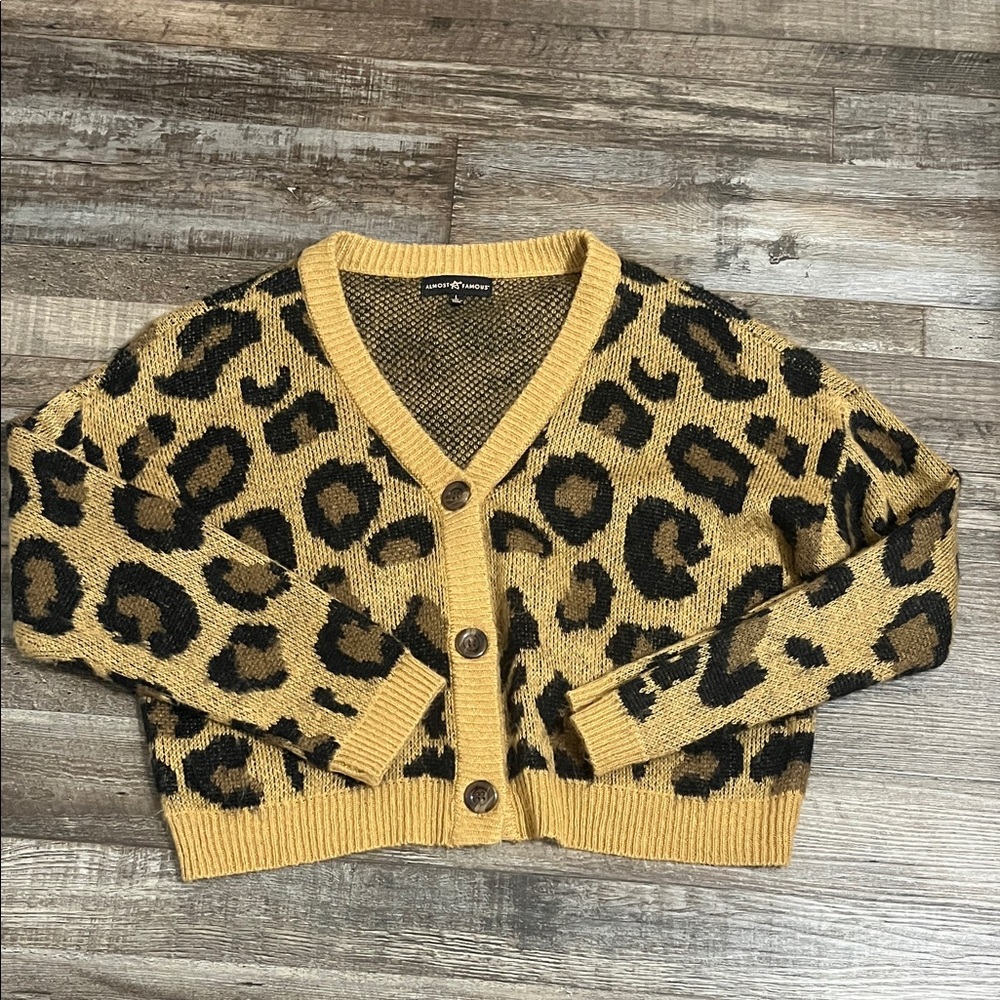 Cheetah Print Boxy Cropped Cardigan Sz Large Juniors Acrylic Button Up